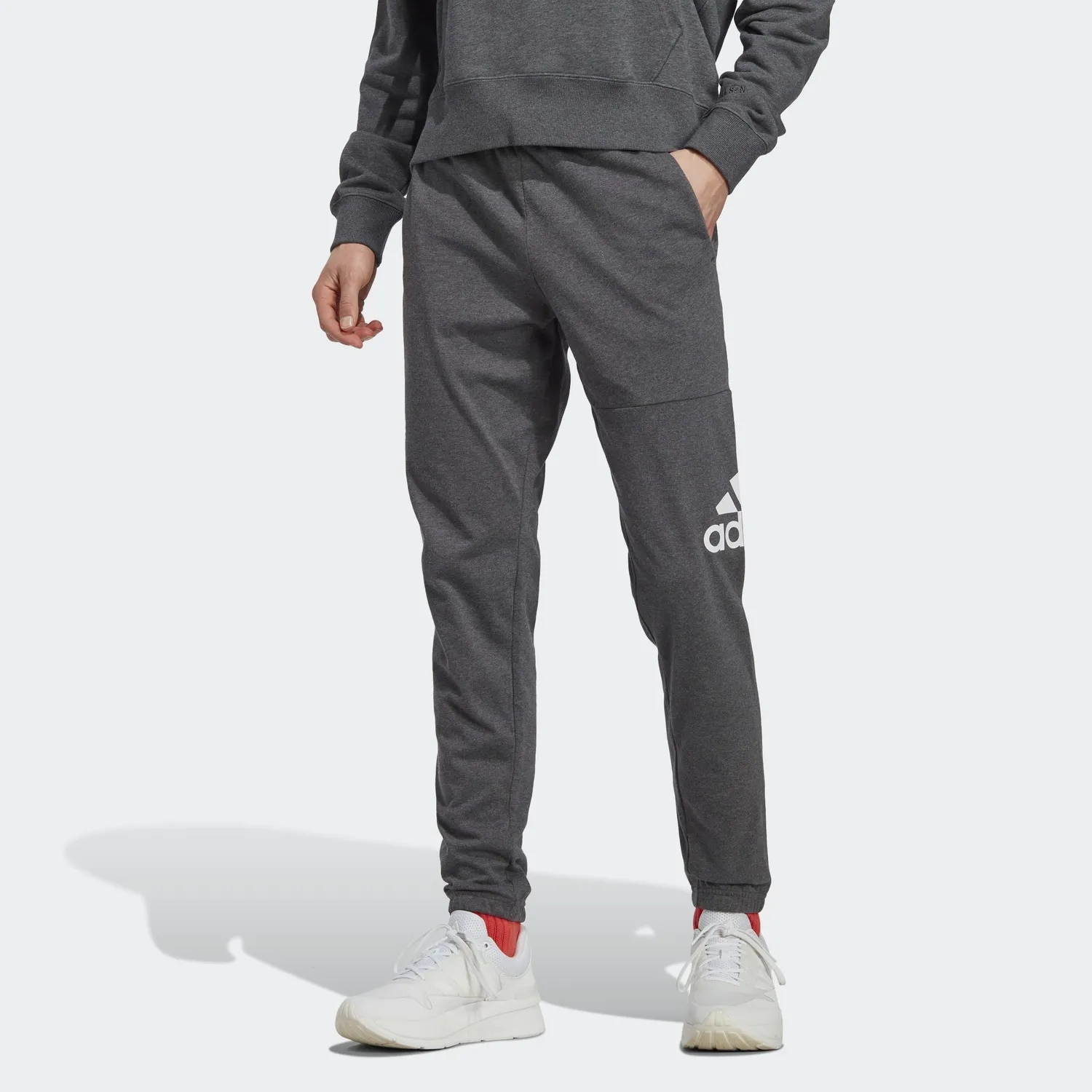 adidas Erkek ESS LGO Gri Eşofman Altı IC9430 - Görsel 3